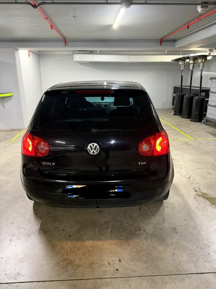 Tirane, shes makine VW Golf 5 TDI Nafte, e zeze manuale Kondicioner 210.000 km 2.500 €
