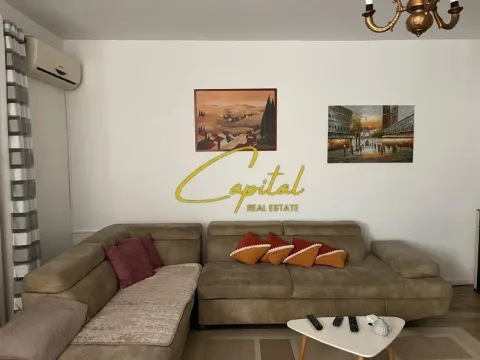 Tirane, jepet me qera apartament 3+1 Kati 3, 142 m² 700 € (SHKOLLA E BASHKUAR)