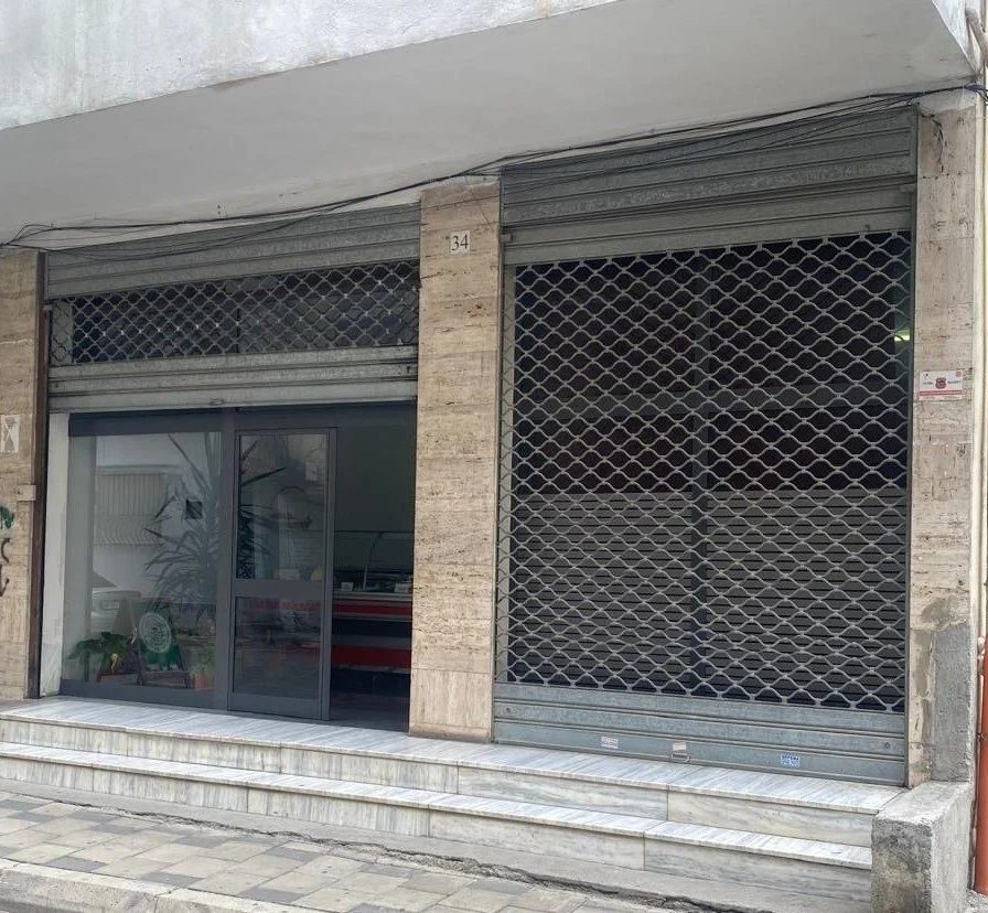 Tirane, shitet ambjent biznesi Kati 1, 174 m² 300.000 € (Embassy of the United States)