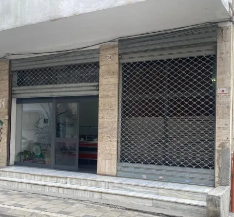 Tirane, shitet ambjent biznesi Kati 1, 174 m² 300.000 € (Embassy of the United States)