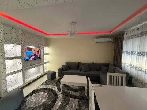 Tirane, jepet me qera apartament 2+1 Kati 4, 80 m² 600 € (Oxhaku)