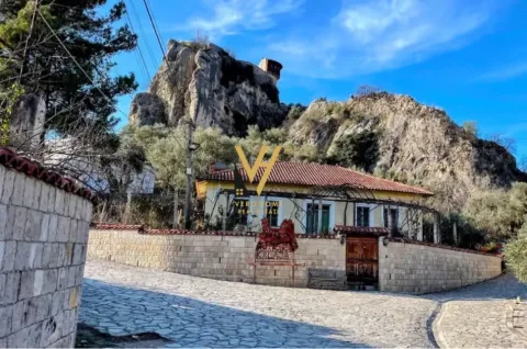Tirane, shitet toke , 2.800 m² 343.000 € (PETRELE)