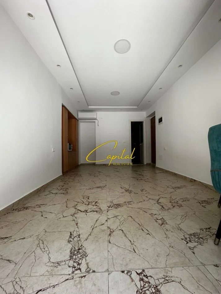 Tirane, jepet me qera dyqan Kati 0, 27 m² 600 € (21 DHJETORI)