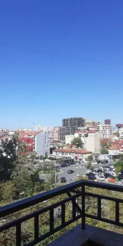 Tirane, jepet me qera garazh | post parkimi Kati 1, 10 m² 100 € (Komuna e Parisit)