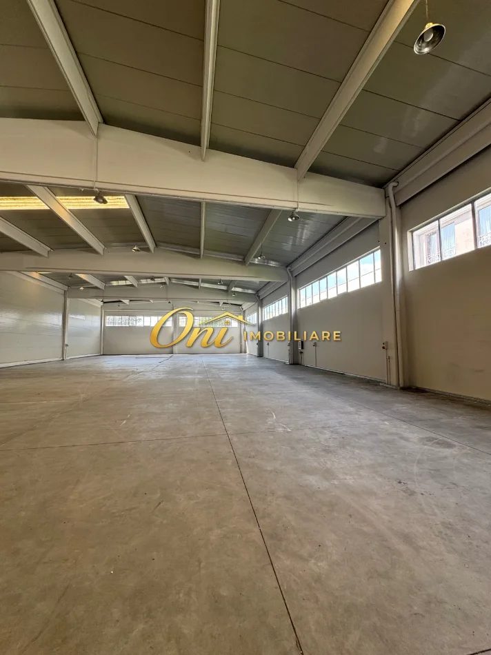 Tirane, jepet me qera ambjent biznesi Kati 0, 1.100 m² 5.000 € (AUTOSTRADA TR DR)
