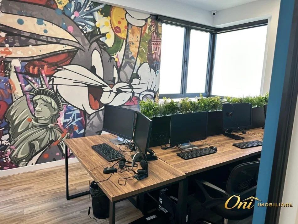 Tirane, jepet me qera zyre Kati 5, 213 m² 1.700 € (UNAZA E RE)