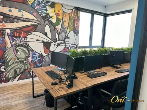 Tirane, jepet me qera zyre Kati 5, 213 m² 1.700 € (UNAZA E RE)