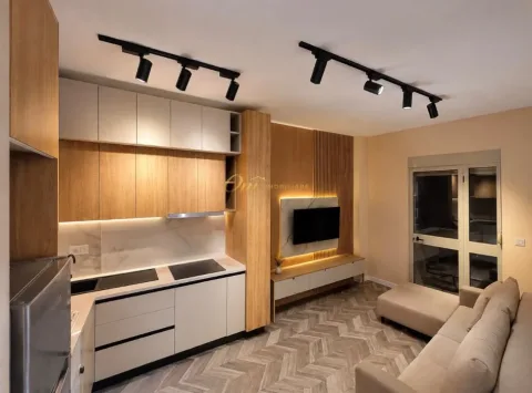 Tirane, jepet me qera apartament 1+1 Kati 2, 70 m² 650 € (KOMUNA E PARISIT)