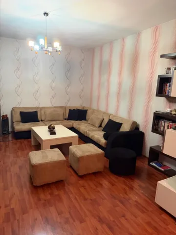 Tirane, jepet me qera Banesë 3+1, Mobiluar,Kati 2, Çmimi 65.000 Lekë të Reja, Pranë Rrugës Dibrës, Tiranë.