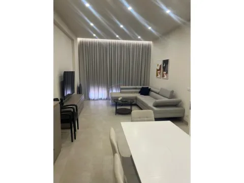 Tirane, jepet me qera apartament 2+1 Kati 1, 118 m² 800 € (Ish Dogana)