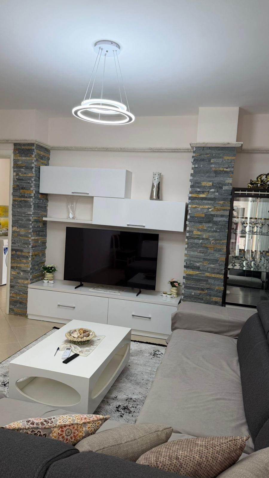 Jepet me qera apartament 1+1 te Sheshi Pranvera