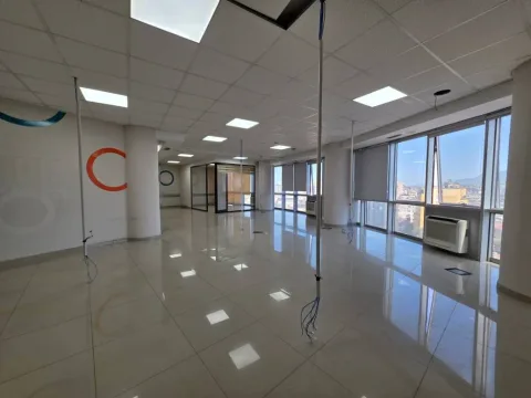Tirane, jepet me qera ambjent biznesi Kati 9, 242 m² 1.500 € (Selvia, Tirane)