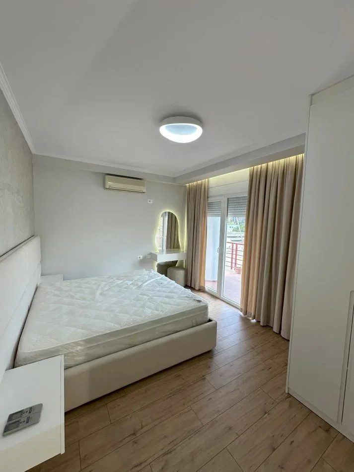 Tirane, jepet me qera apartament 2+1 Kati 2, 107 m² 950 € (Don Bosko)