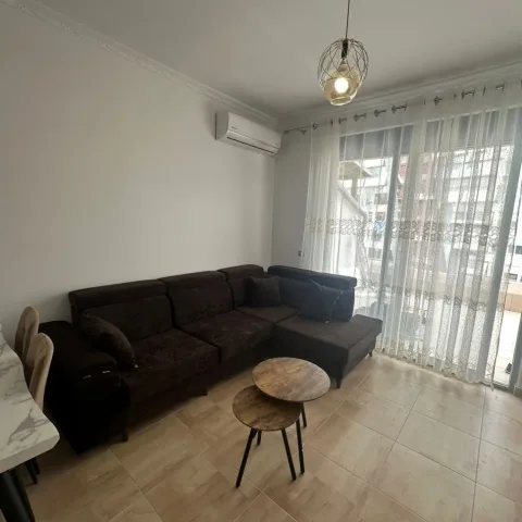 Tirane, jepet me qera apartament 3+1+Ballkon Kati 3, 95 m² 700 € (BRRYL)