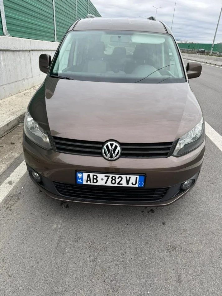 Tirane, shes VW Caddy Maxi 2.0 TDI 2013 Nafte, kafe automatik Klima 225.000 km 12.500 €