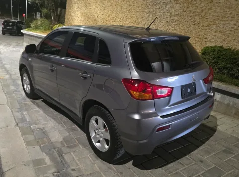 Tirane, shes SUV Benzin, gri e erret automatik Kondicioner 124.321 km 4.000 €