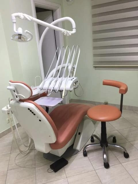 Tirane, shes poltron dentar 200.000 leke te reja