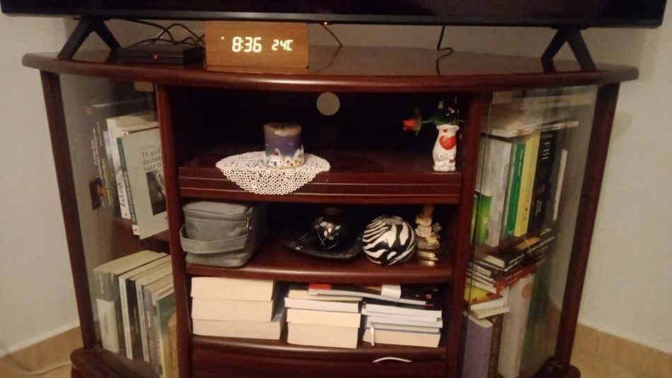Tirane, shes Minibar mbajtese TV 10 €