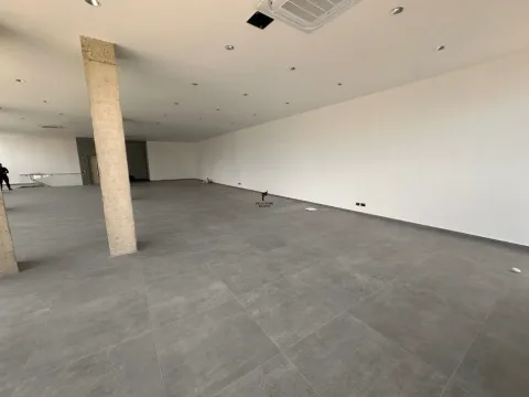 Tirane, jepet me qera magazine Kati 1, 260 m² 2.000 € (VORE)