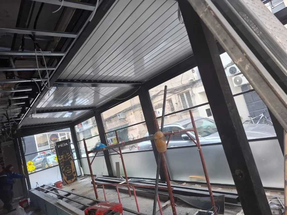 Tirane, Tenda me 3 xhama te levizshem