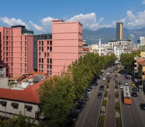 Tirane, shitet zyre Kati 5, 1.200.000 €
