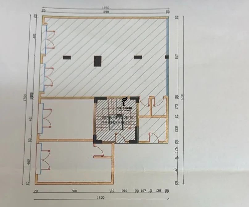 Tirane, shitet dyqan Kati 0, 130 m² 390.000 € (MINE PEZA)