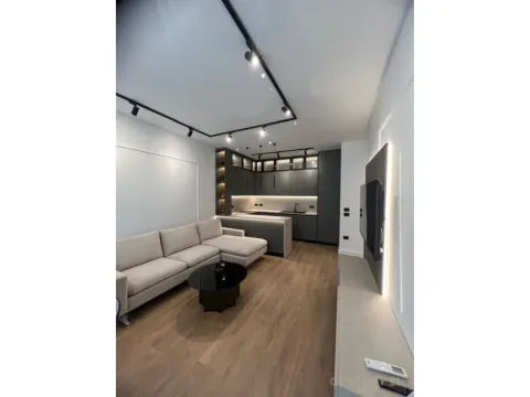 Tirane, jepet me qera apartament 2+1+Aneks+Ballkon Kati 8, 90 m² 1.000 € (Kompleksi Erli)