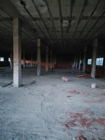 Tirane, jepet me qera magazine Kati 2, 700 m² 2.500 € (VORE)