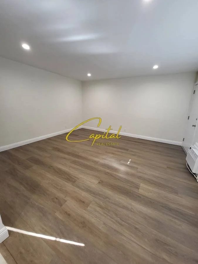 Tirane, shitet dyqan Kati 0, 70 m² 250.000 € (ZOGU I ZI)