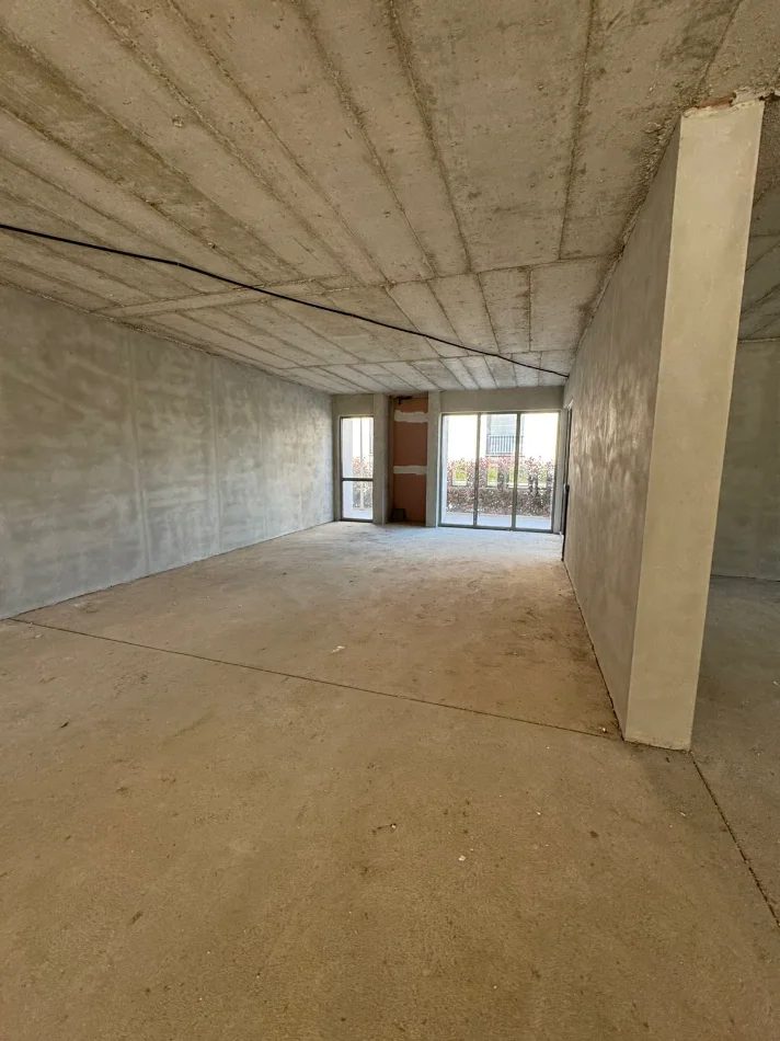 Tirane, jepet me qera ambjent biznesi Kati 0, 345 m² 5.200 € (LIQENI I THATE)