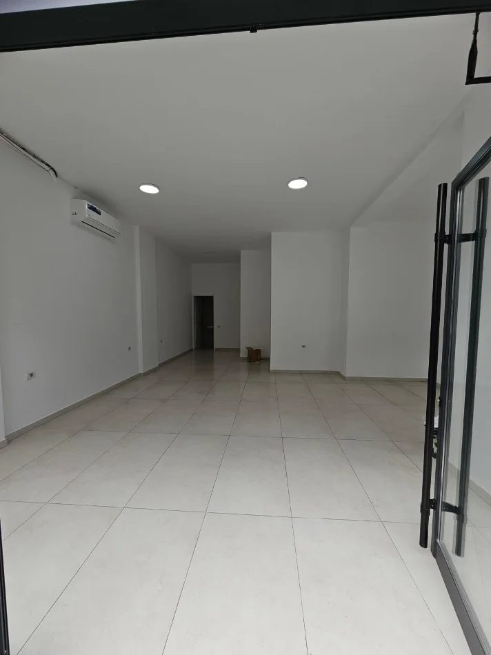 Tirane, shitet ambjent biznesi Kati 0, 50 m² 120.000 € (DON BOSKO)