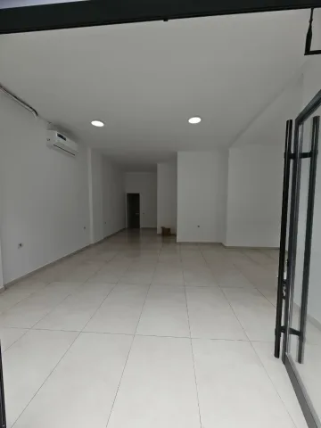 Tirane, shitet ambjent biznesi Kati 0, 50 m² 120.000 € (DON BOSKO)