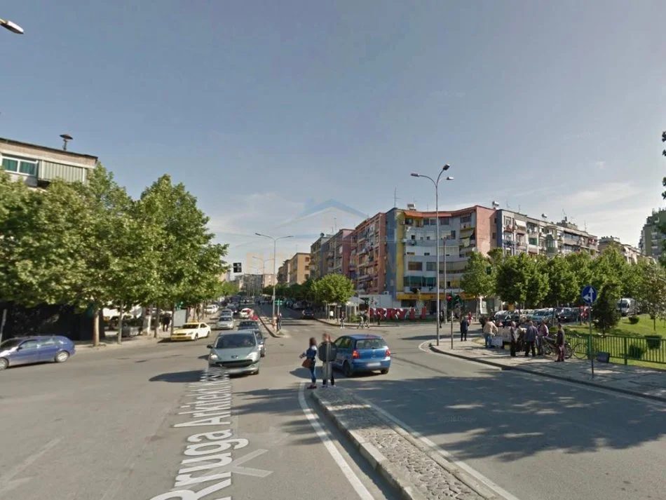 Tirane, shitet ambjent biznesi Kati 0, 300 m² (BRRYLI)