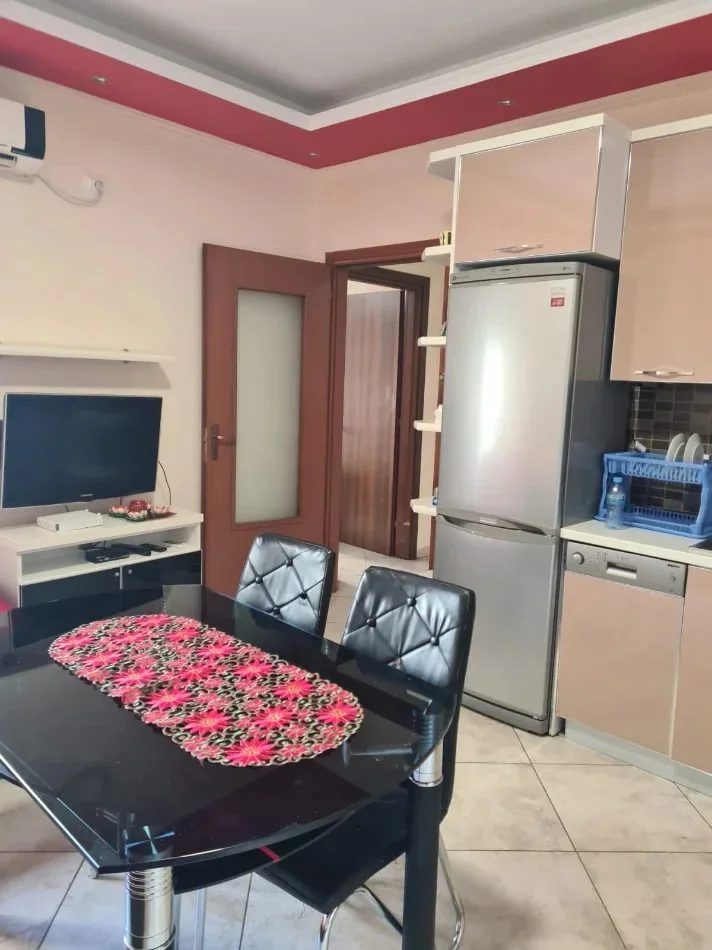 Tirane, jepet me qera apartament 2+1 Kati 2, 70 m² 650 € (Liqeni i Thatë)