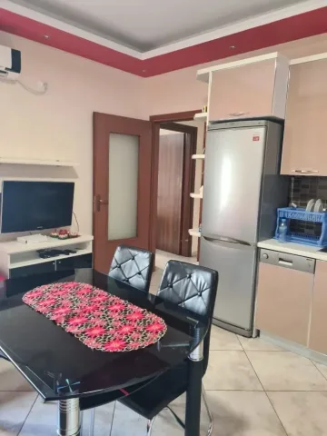 Tirane, jepet me qera apartament 2+1 Kati 2, 70 m² 650 € (Liqeni i Thatë)