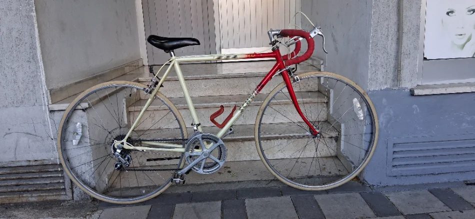 Tirane, njoftim biciklete ROAD🌪bike27inch e bardhë 180 €