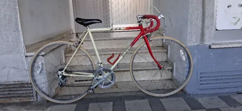Tirane, njoftim biciklete ROAD🌪bike27inch e bardhë 180 €