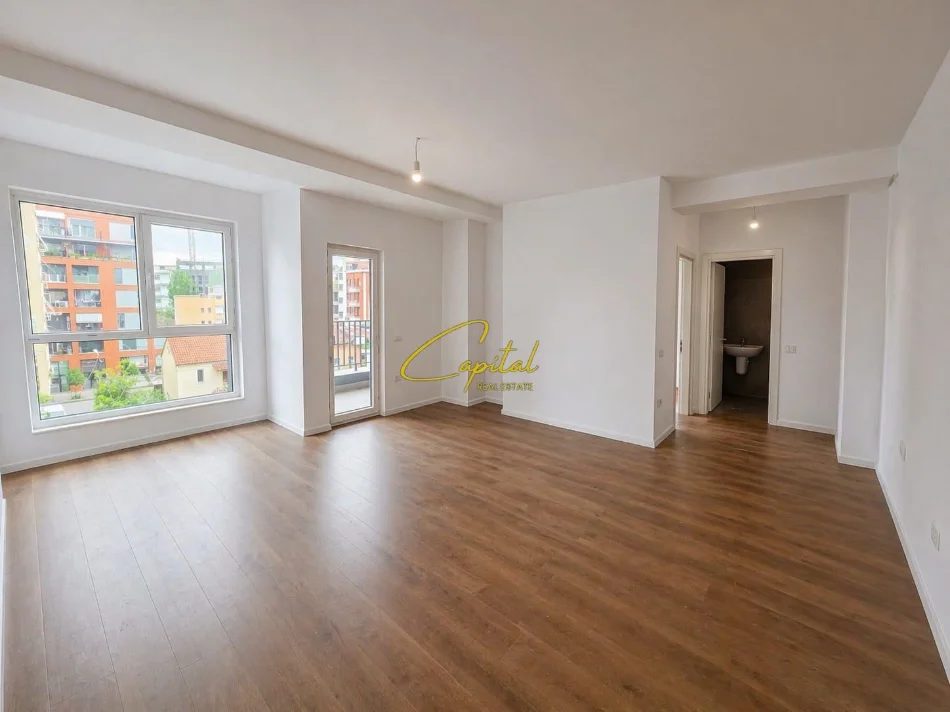 Tirane, jepet me qera zyre Kati 4, 68 m² 500 € (21 DHJETORI)