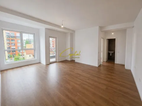 Tirane, jepet me qera zyre Kati 4, 68 m² 500 € (21 DHJETORI)