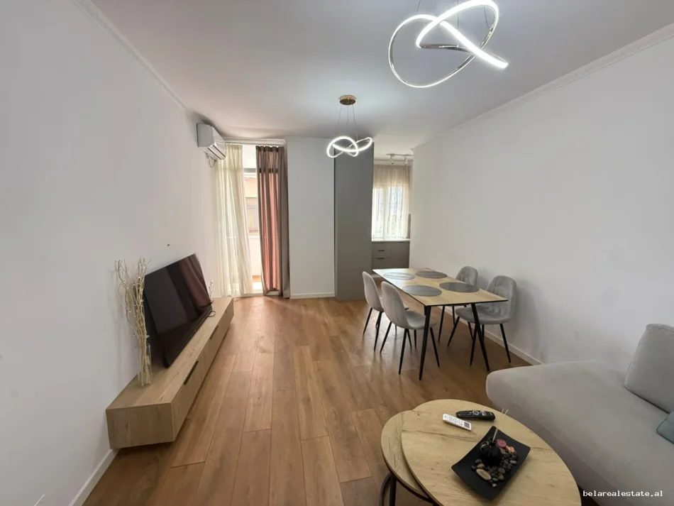 Tirane, jepet me qera apartament 2+1+Ballkon Kati 4, 95 m² 730 € (Rruga e Dibres)