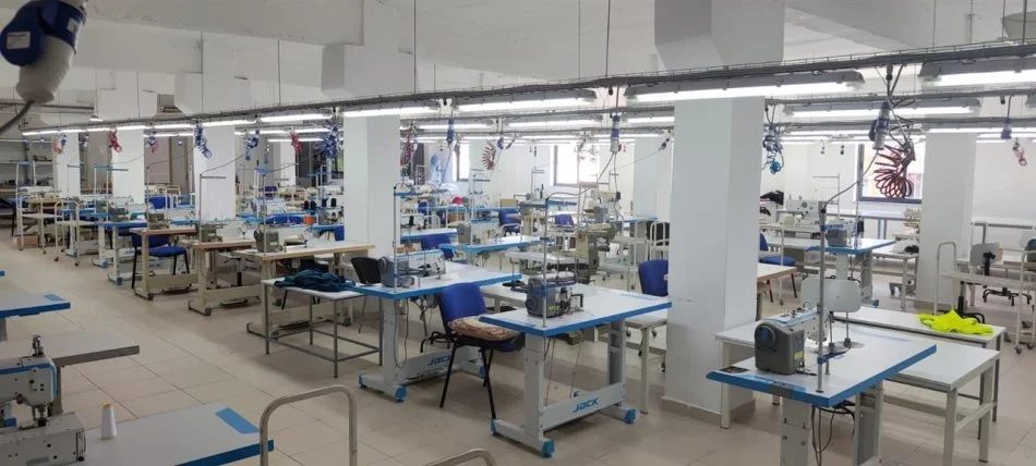 Tirane, jepet me qera ambjent biznesi Kati 1, 900 m² 3420 € (Kombinat)