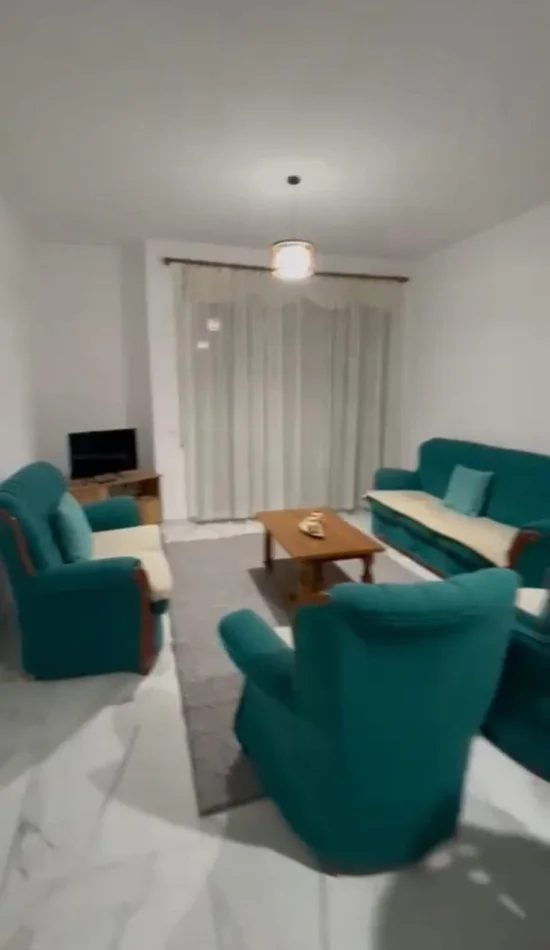 Tirane, jepet me qera apartament 1+1 Kati 2, 80 m² 500 € (Rruga 5 Maji)