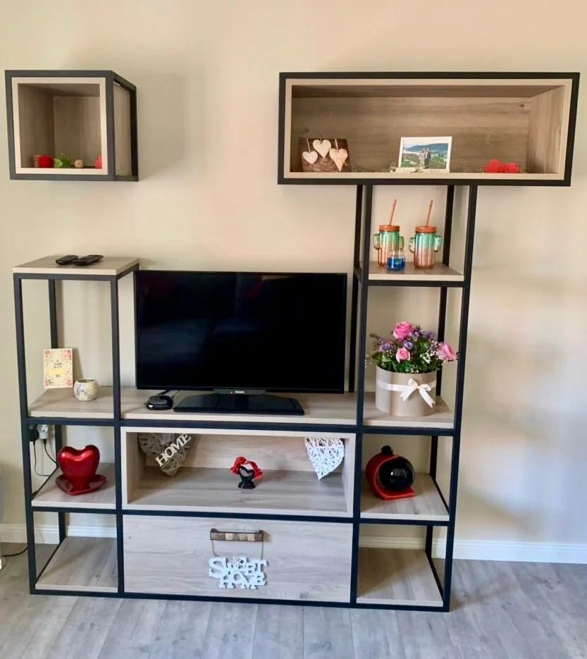 Tirane, shes Raft - mobilje TV moderne me skelet hekuri &amp; panele MDF 300€