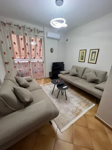 Tirane, jepet me qera apartament 1+1+Ballkon Kati 6, 65 m² 650 € (Blloku/Rruga Sami Frasheri)