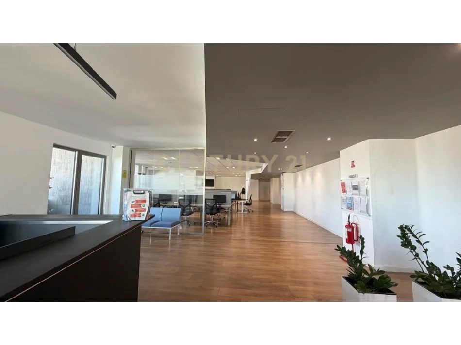 Tirane, jepet me qera zyre Kati 6, 1.927 m² 38.600 € (Rruga e Elbasanit)