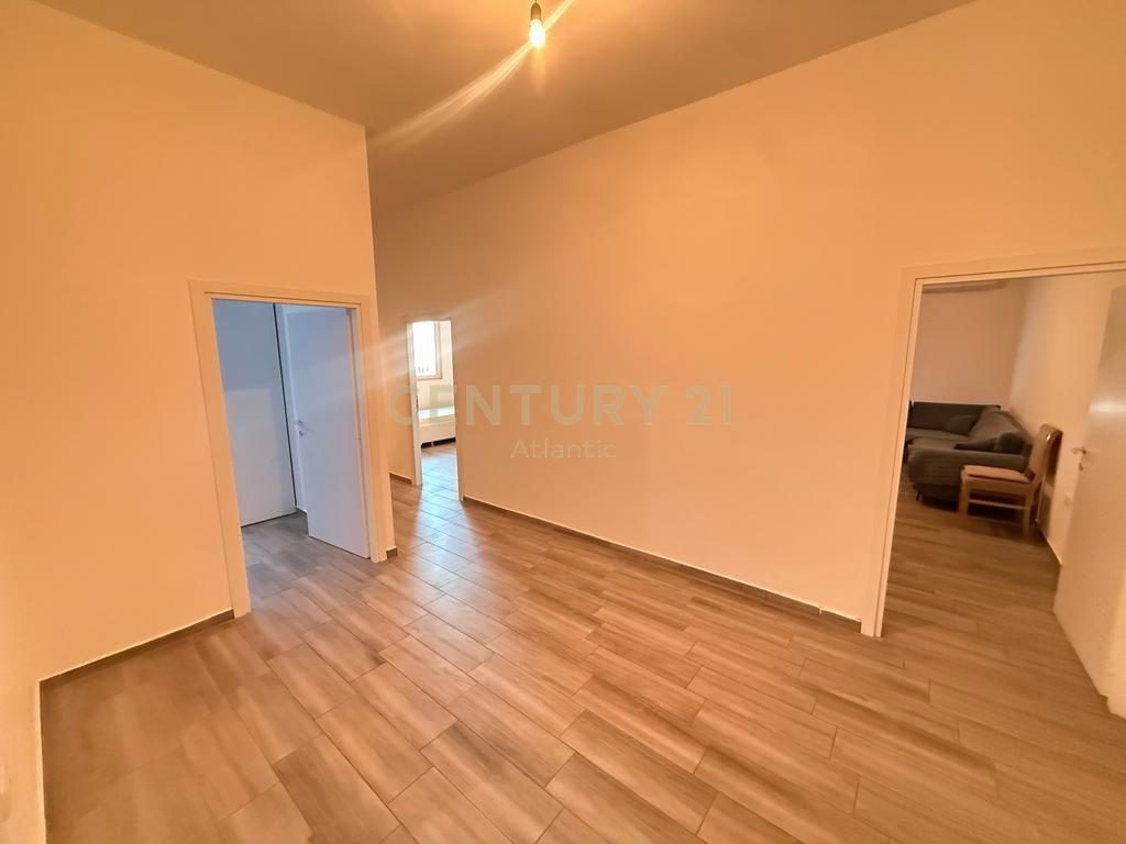 +355684394200 Jepet Apartament 3+1 me qera ne Shkozet !!