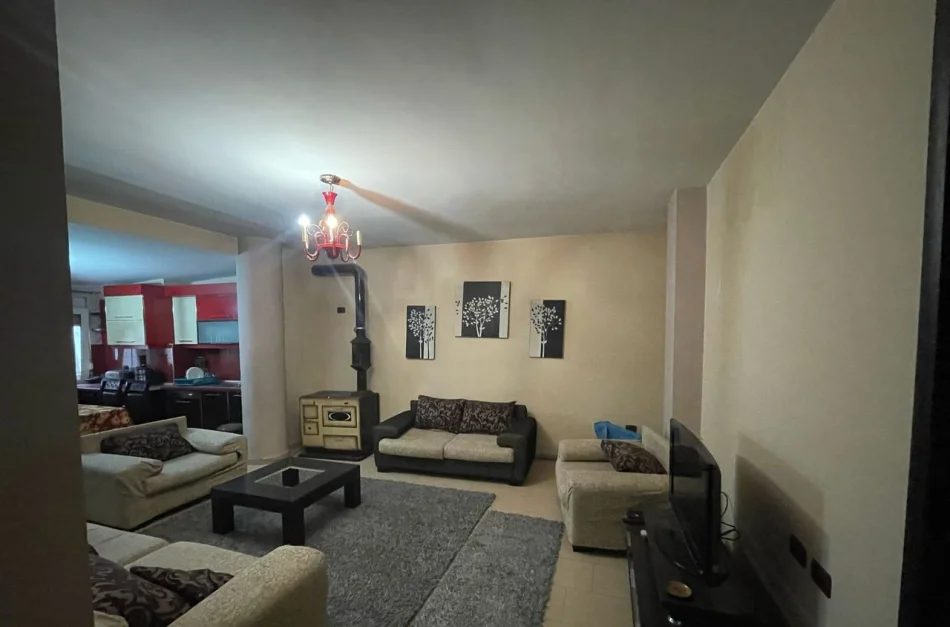 Tirane, jepet me qera apartament 3+1 Kati 5, 120 m² 750 € (Ish Tregu Elektrik)