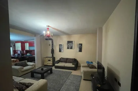 Tirane, jepet me qera apartament 3+1 Kati 5, 120 m² 750 € (Ish Tregu Elektrik)