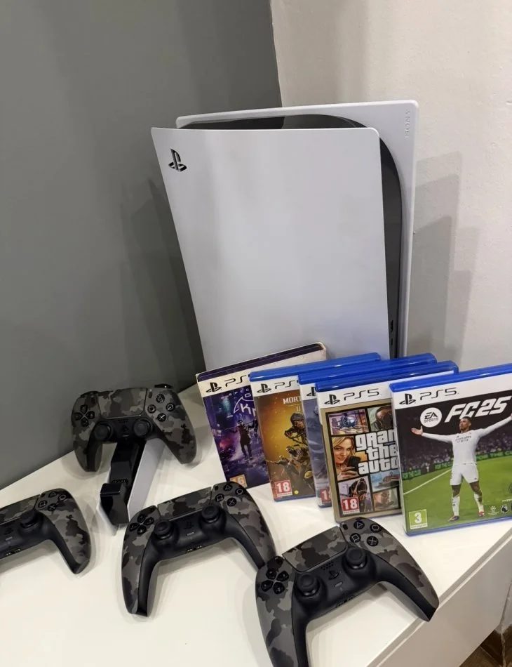 Tirane, Play Station SONY