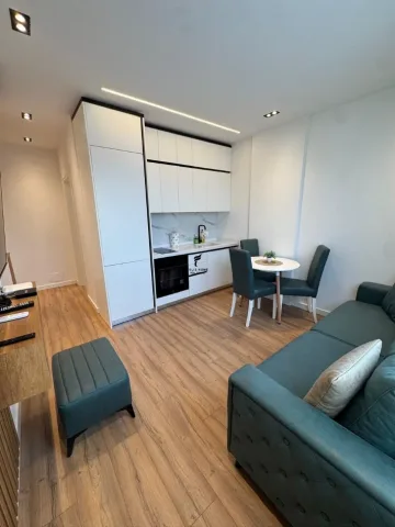 Tirane, jepet me qera apartament 1+1 Kati 9, 50 m² 650 € (RRUGA E KAVAJES)